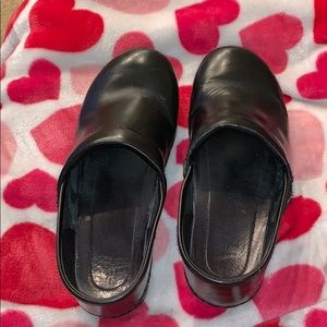 Black dansko xp clogs